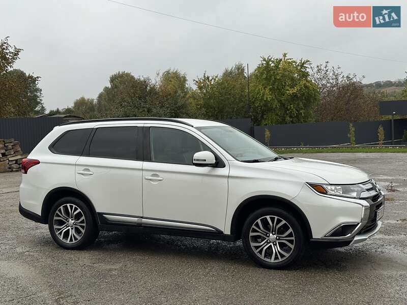 Позашляховик / Кросовер Mitsubishi Outlander 2016 в Тернополі