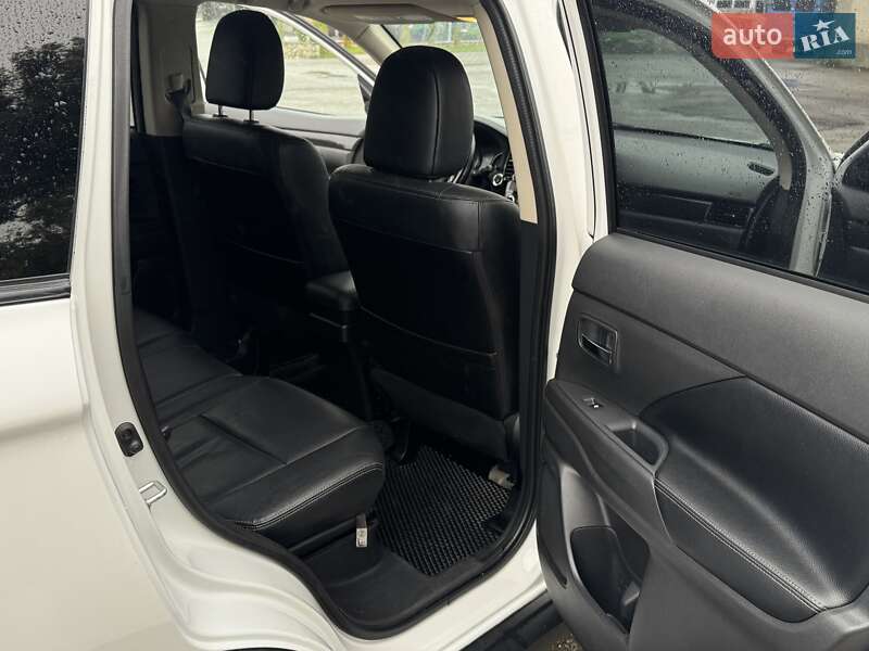 Позашляховик / Кросовер Mitsubishi Outlander 2016 в Тернополі