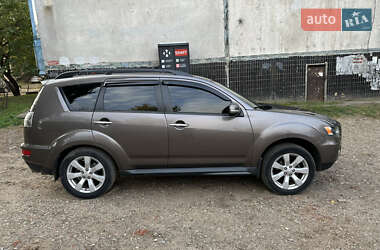 Внедорожник / Кроссовер Mitsubishi Outlander 2011 в 