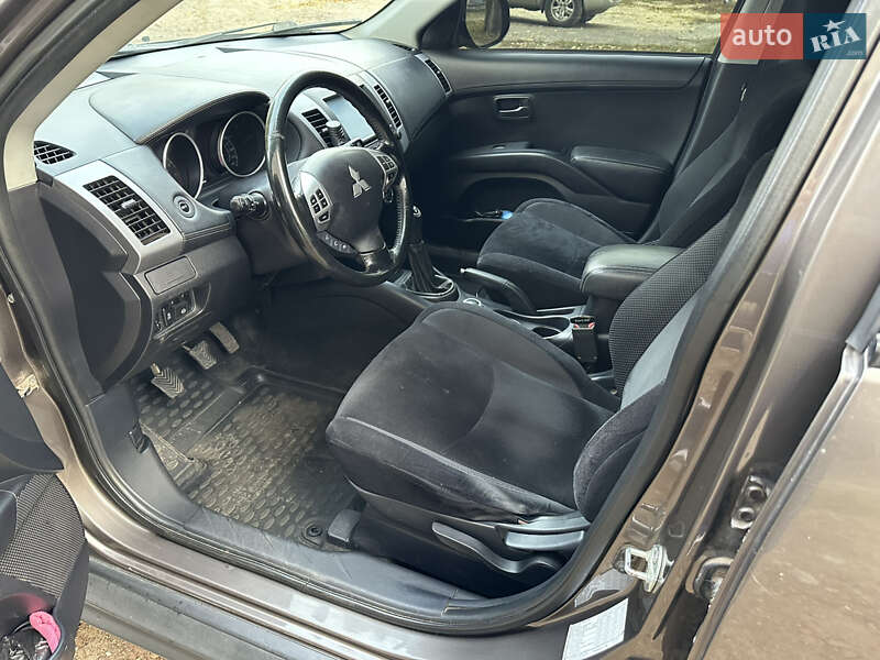 Внедорожник / Кроссовер Mitsubishi Outlander 2011 в Харькове фото 9 Внедорожник / Кроссовер Mitsubishi Outlander 2011 в Харькове
