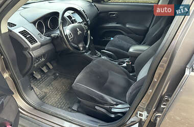 Внедорожник / Кроссовер Mitsubishi Outlander 2011 в 