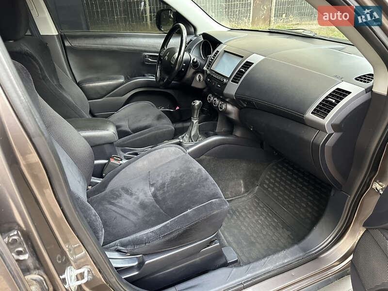 Внедорожник / Кроссовер Mitsubishi Outlander 2011 в Харькове фото 13 Внедорожник / Кроссовер Mitsubishi Outlander 2011 в Харькове
