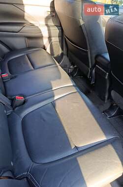 Внедорожник / Кроссовер Mitsubishi Outlander 2014 в 