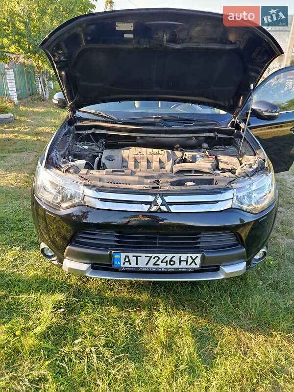Внедорожник / Кроссовер Mitsubishi Outlander 2014 в 