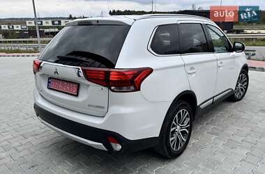 Внедорожник / Кроссовер Mitsubishi Outlander 2016 в 