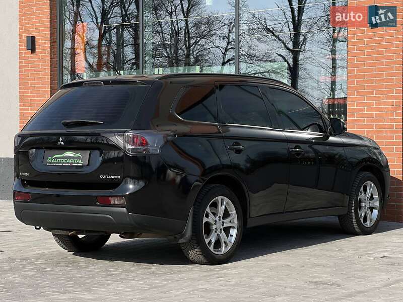 Внедорожник / Кроссовер Mitsubishi Outlander 2012 в Киеве