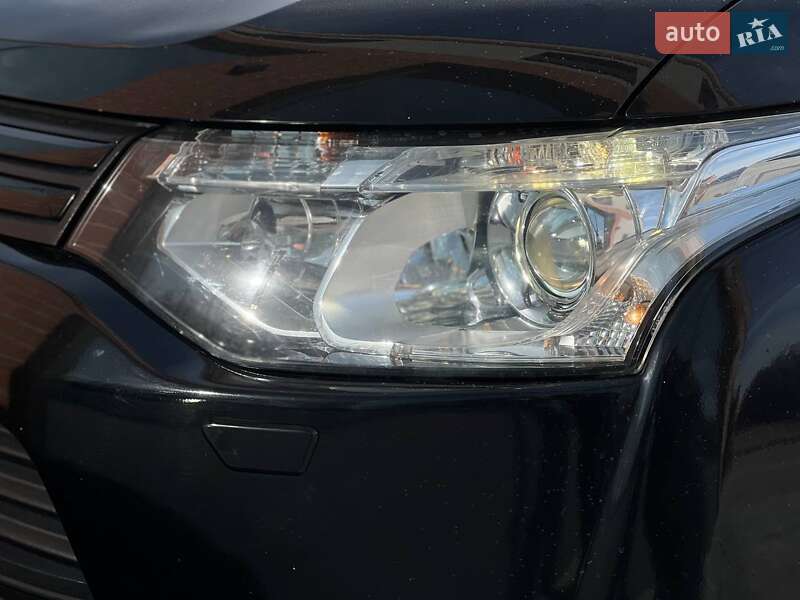 Внедорожник / Кроссовер Mitsubishi Outlander 2012 в Киеве