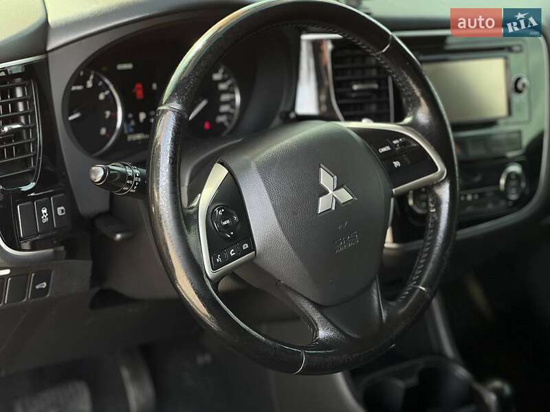 Внедорожник / Кроссовер Mitsubishi Outlander 2012 в Киеве