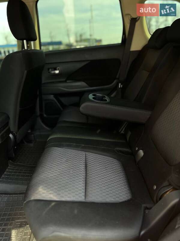 Внедорожник / Кроссовер Mitsubishi Outlander 2012 в Киеве