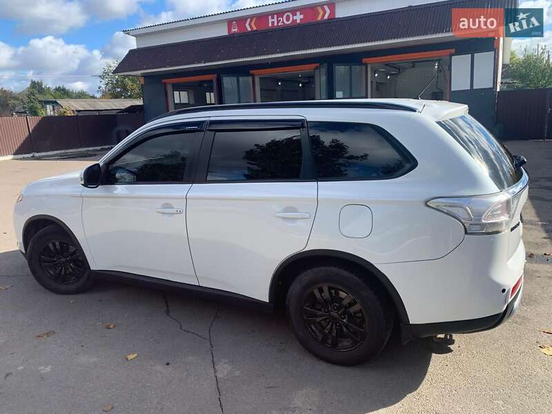 Позашляховик / Кросовер Mitsubishi Outlander 2014 в Мені