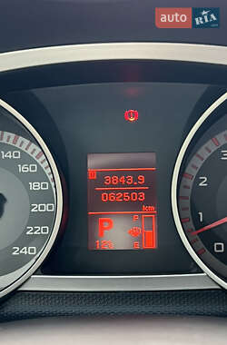 Позашляховик / Кросовер Mitsubishi Outlander 2007 в 
