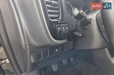 Внедорожник / Кроссовер Mitsubishi Outlander 2013 в 