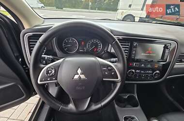 Внедорожник / Кроссовер Mitsubishi Outlander 2013 в 