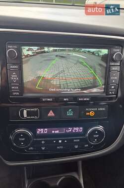 Внедорожник / Кроссовер Mitsubishi Outlander 2013 в 