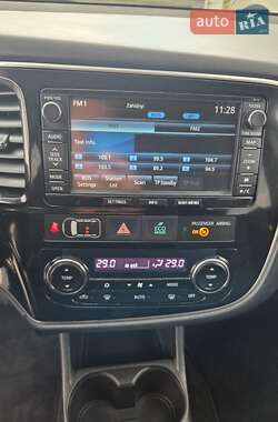 Внедорожник / Кроссовер Mitsubishi Outlander 2013 в 