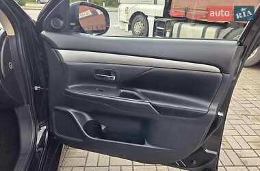Внедорожник / Кроссовер Mitsubishi Outlander 2013 в 