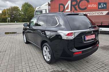 Внедорожник / Кроссовер Mitsubishi Outlander 2013 в 