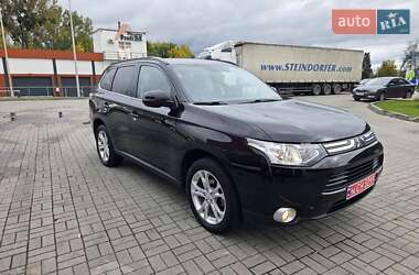 Внедорожник / Кроссовер Mitsubishi Outlander 2013 в 