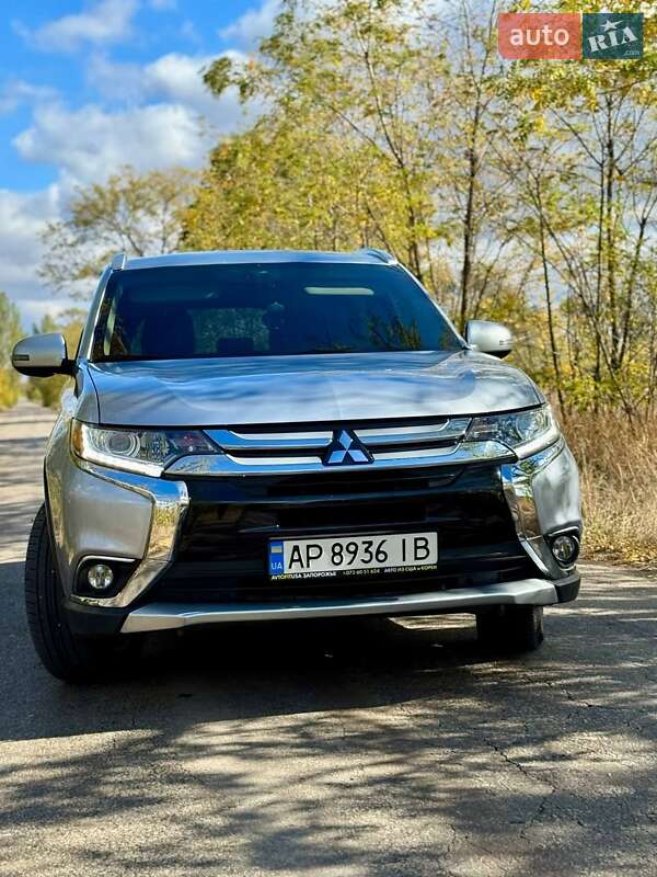 Внедорожник / Кроссовер Mitsubishi Outlander 2017 в Вольнянске