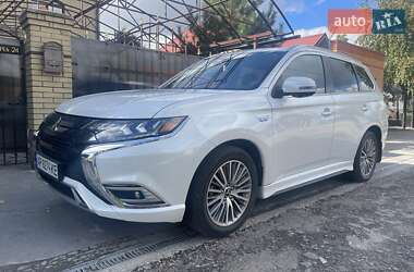 Внедорожник / Кроссовер Mitsubishi Outlander 2020 в 