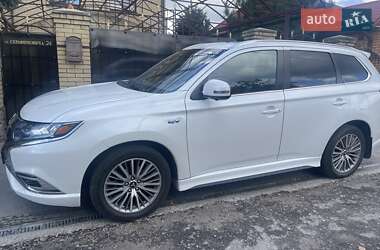 Внедорожник / Кроссовер Mitsubishi Outlander 2020 в 