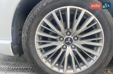 Внедорожник / Кроссовер Mitsubishi Outlander 2020 в 
