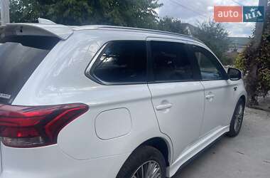 Внедорожник / Кроссовер Mitsubishi Outlander 2020 в 