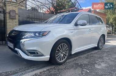 Внедорожник / Кроссовер Mitsubishi Outlander 2020 в 