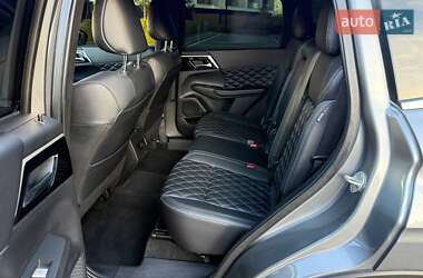 Внедорожник / Кроссовер Mitsubishi Outlander 2022 в 