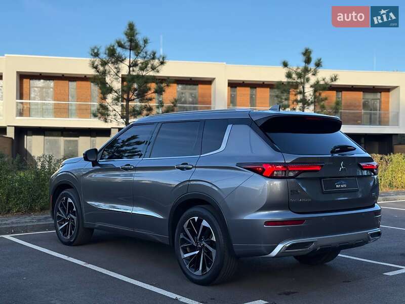 Внедорожник / Кроссовер Mitsubishi Outlander 2022 в Киеве