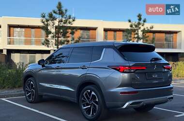 Внедорожник / Кроссовер Mitsubishi Outlander 2022 в 