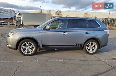Внедорожник / Кроссовер Mitsubishi Outlander 2013 в 