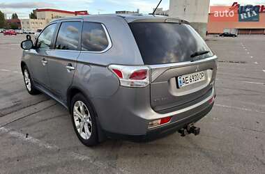 Внедорожник / Кроссовер Mitsubishi Outlander 2013 в 
