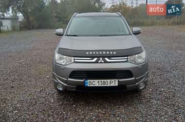 Внедорожник / Кроссовер Mitsubishi Outlander 2012 в 