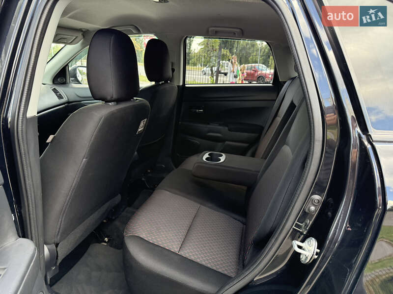 Внедорожник / Кроссовер Mitsubishi Outlander 2016 в Киеве
