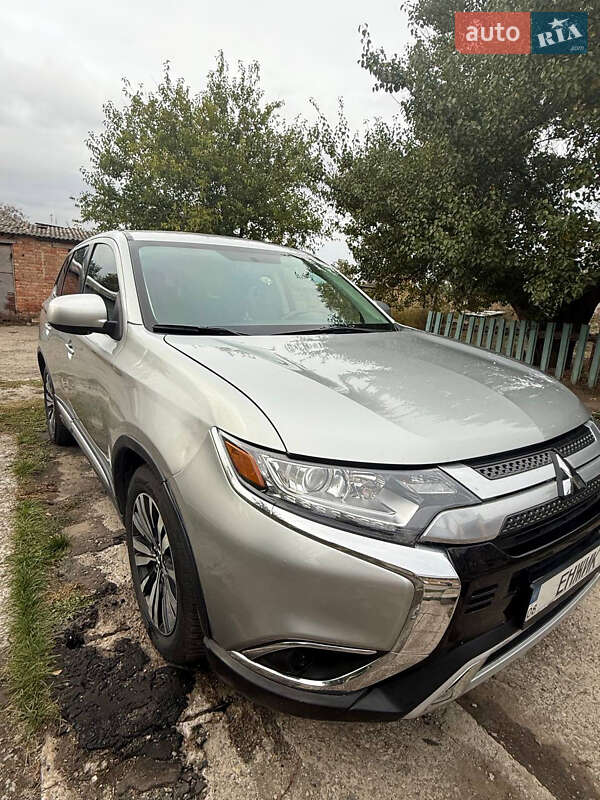 Позашляховик / Кросовер Mitsubishi Outlander 2018 в Запоріжжі