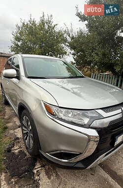 Внедорожник / Кроссовер Mitsubishi Outlander 2018 в 