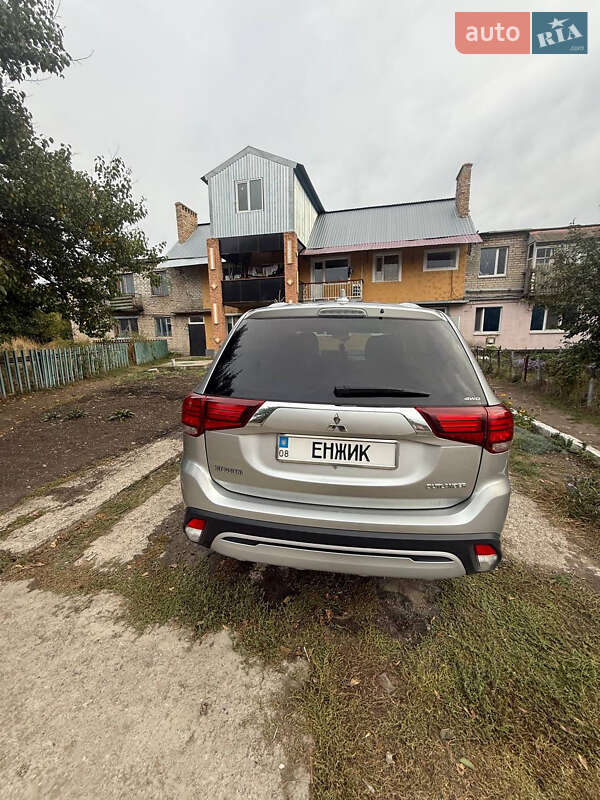 Позашляховик / Кросовер Mitsubishi Outlander 2018 в Запоріжжі