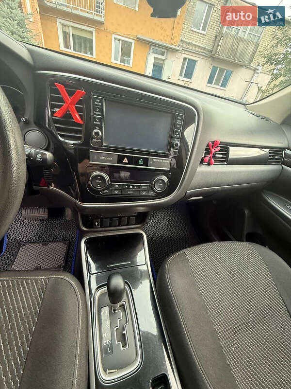Позашляховик / Кросовер Mitsubishi Outlander 2018 в Запоріжжі