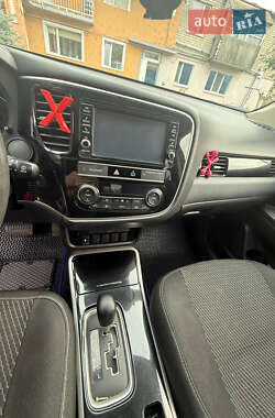 Внедорожник / Кроссовер Mitsubishi Outlander 2018 в 