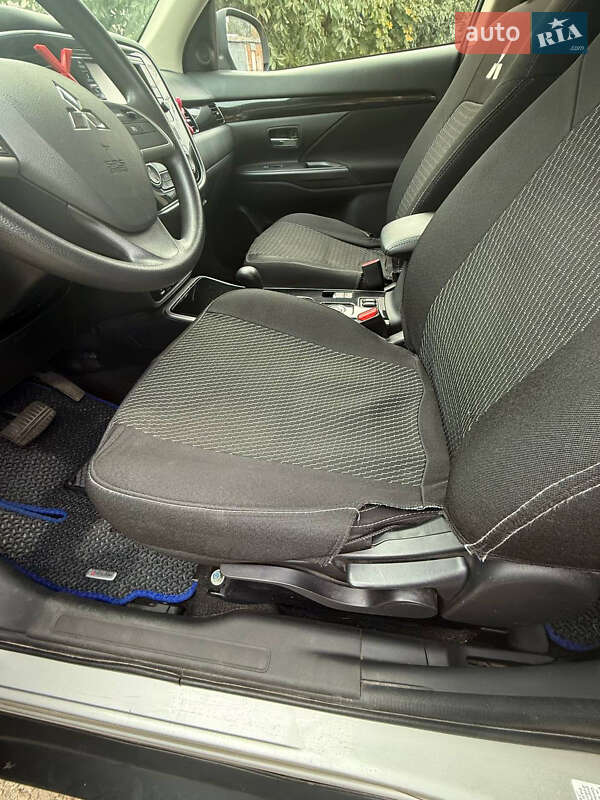 Позашляховик / Кросовер Mitsubishi Outlander 2018 в Запоріжжі