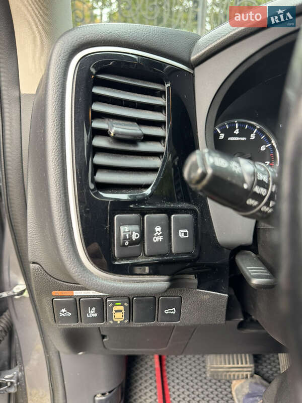 Внедорожник / Кроссовер Mitsubishi Outlander 2017 в Львове фото 30 Внедорожник / Кроссовер Mitsubishi Outlander 2017 в Львове