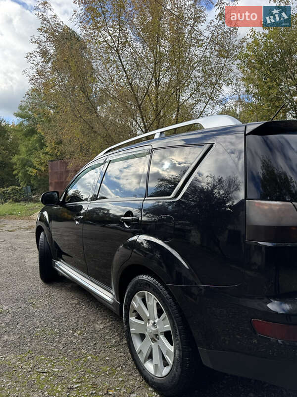 Внедорожник / Кроссовер Mitsubishi Outlander 2010 в Борщеве