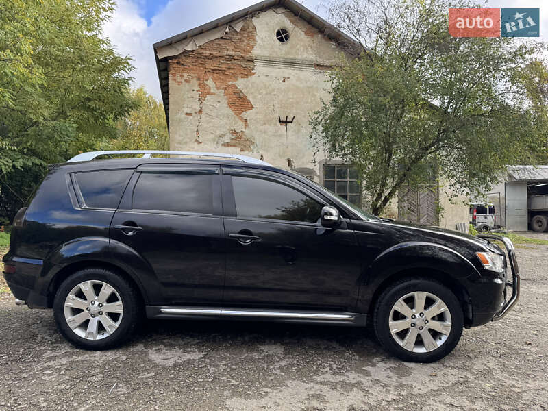 Внедорожник / Кроссовер Mitsubishi Outlander 2010 в Борщеве
