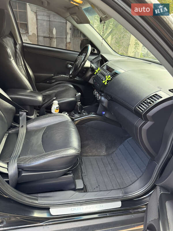 Внедорожник / Кроссовер Mitsubishi Outlander 2010 в Борщеве