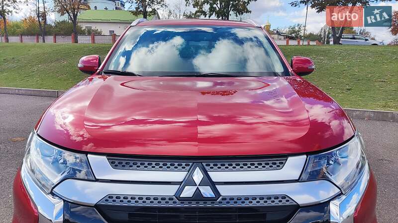 Позашляховик / Кросовер Mitsubishi Outlander 2018 в Києві