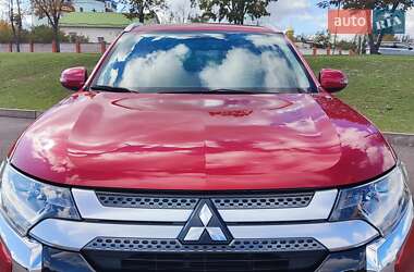 Внедорожник / Кроссовер Mitsubishi Outlander 2018 в 