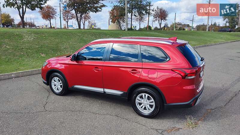 Позашляховик / Кросовер Mitsubishi Outlander 2018 в Києві