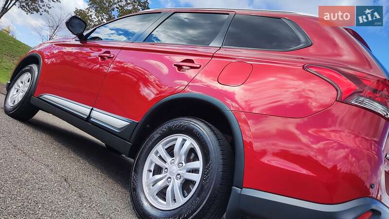 Позашляховик / Кросовер Mitsubishi Outlander 2018 в Києві