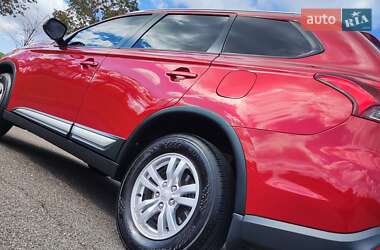 Внедорожник / Кроссовер Mitsubishi Outlander 2018 в 